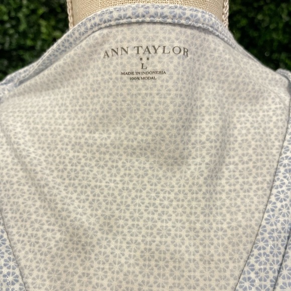 Ann Taylor Blouse - Picture 5 of 5